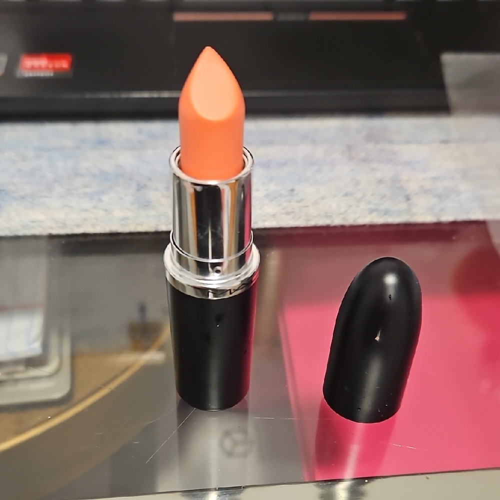 MAC Cosmetics Grapefruiy Pucker Satin Finish